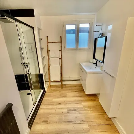 Apartment Grand T2 Au Rdc Hyper Centre Navette Et Sauna En Option *